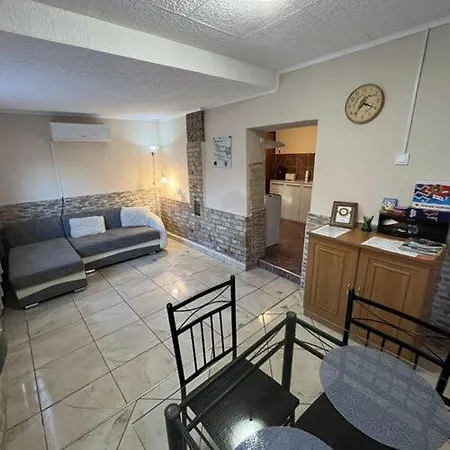 Flora Vendeghaz Apartment Tiszafüred